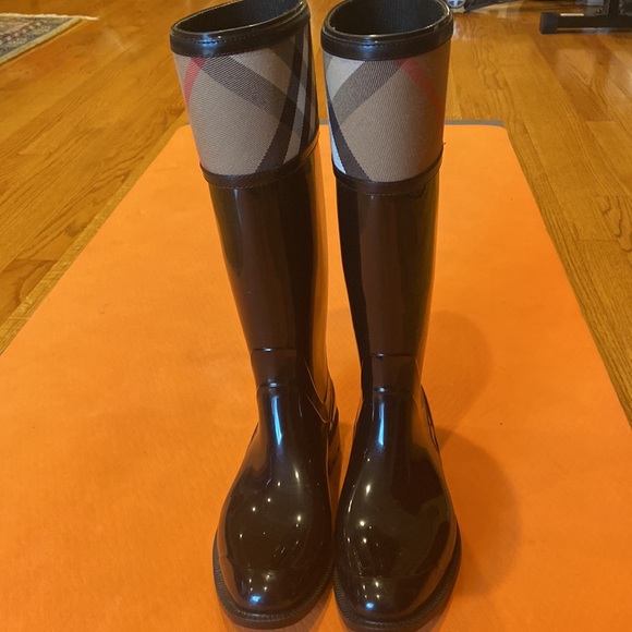Burberry rain boots - Picture 5 of 11